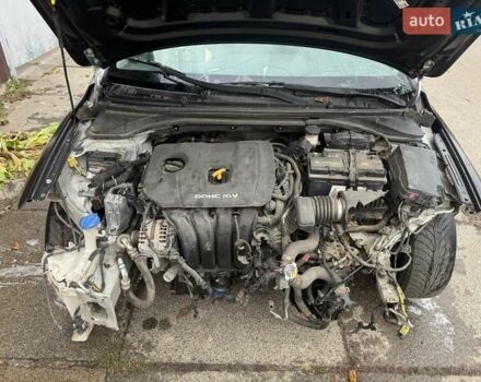 Серый Хендай Элантра, объемом двигателя 2 л и пробегом 150 тыс. км за 3800 $, фото 7 на Automoto.ua