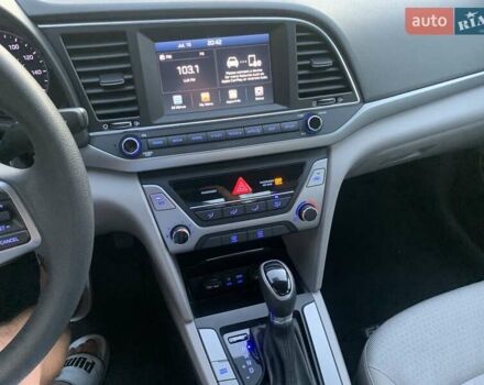 Сірий Хендай Елантра, об'ємом двигуна 2 л та пробігом 169 тис. км за 11700 $, фото 28 на Automoto.ua