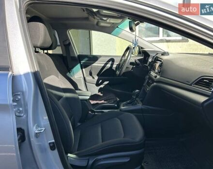 Серый Хендай Элантра, объемом двигателя 2 л и пробегом 198 тыс. км за 12500 $, фото 10 на Automoto.ua