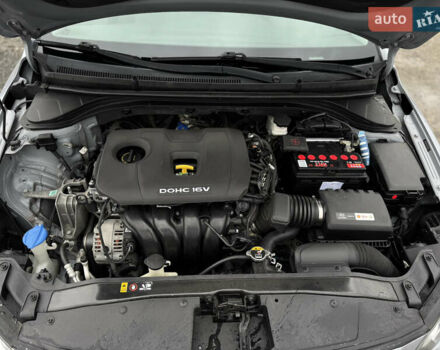 Серый Хендай Элантра, объемом двигателя 2 л и пробегом 135 тыс. км за 9999 $, фото 13 на Automoto.ua