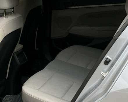 Серый Хендай Элантра, объемом двигателя 2 л и пробегом 115 тыс. км за 12000 $, фото 11 на Automoto.ua