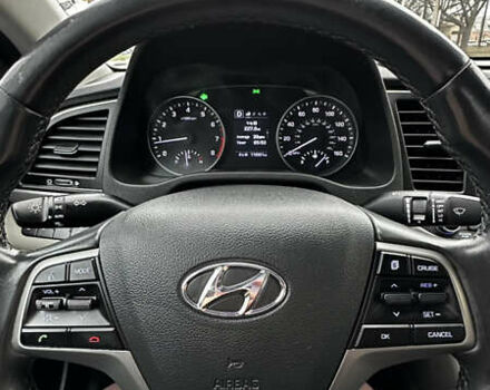 Серый Хендай Элантра, объемом двигателя 2 л и пробегом 190 тыс. км за 10200 $, фото 6 на Automoto.ua