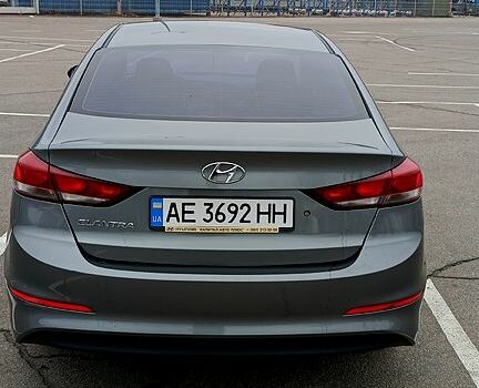 Сірий Хендай Елантра, об'ємом двигуна 1.6 л та пробігом 176 тис. км за 12500 $, фото 6 на Automoto.ua