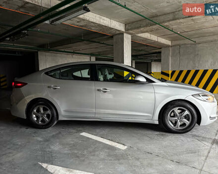 Серый Хендай Элантра, объемом двигателя 2 л и пробегом 160 тыс. км за 12900 $, фото 2 на Automoto.ua