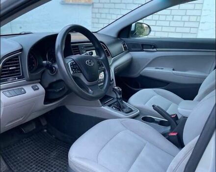 Серый Хендай Элантра, объемом двигателя 1.4 л и пробегом 189 тыс. км за 12300 $, фото 4 на Automoto.ua