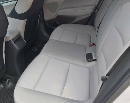 Серый Хендай Элантра, объемом двигателя 2 л и пробегом 93 тыс. км за 10800 $, фото 3 на Automoto.ua