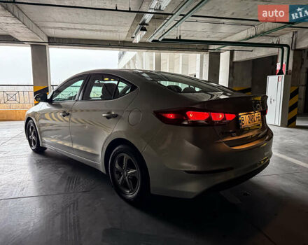 Серый Хендай Элантра, объемом двигателя 2 л и пробегом 160 тыс. км за 12900 $, фото 3 на Automoto.ua