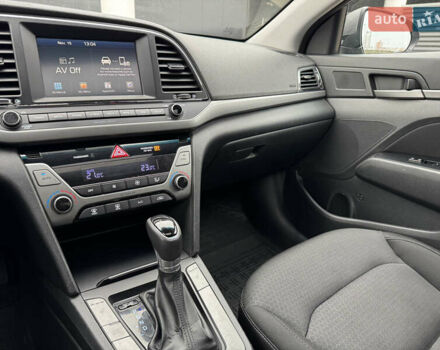 Сірий Хендай Елантра, об'ємом двигуна 2 л та пробігом 148 тис. км за 9900 $, фото 13 на Automoto.ua