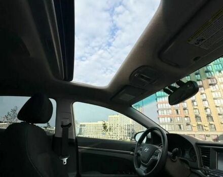 Сірий Хендай Елантра, об'ємом двигуна 2 л та пробігом 110 тис. км за 8800 $, фото 5 на Automoto.ua