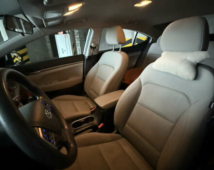 Серый Хендай Элантра, объемом двигателя 2 л и пробегом 160 тыс. км за 12900 $, фото 7 на Automoto.ua