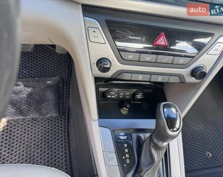 Серый Хендай Элантра, объемом двигателя 2 л и пробегом 157 тыс. км за 12500 $, фото 14 на Automoto.ua