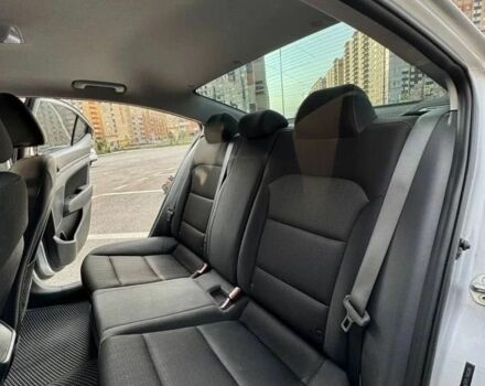 Сірий Хендай Елантра, об'ємом двигуна 2 л та пробігом 110 тис. км за 8800 $, фото 6 на Automoto.ua