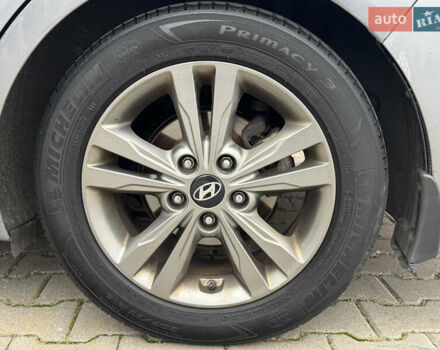 Сірий Хендай Елантра, об'ємом двигуна 2 л та пробігом 148 тис. км за 9900 $, фото 26 на Automoto.ua