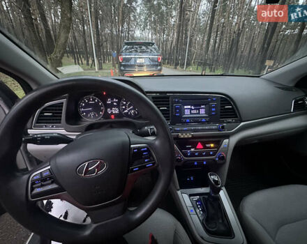 Серый Хендай Элантра, объемом двигателя 2 л и пробегом 161 тыс. км за 7300 $, фото 10 на Automoto.ua