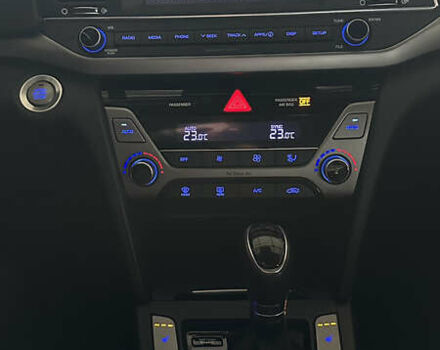 Серый Хендай Элантра, объемом двигателя 2 л и пробегом 35 тыс. км за 13300 $, фото 7 на Automoto.ua