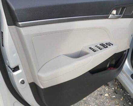 Серый Хендай Элантра, объемом двигателя 2 л и пробегом 93 тыс. км за 10800 $, фото 4 на Automoto.ua