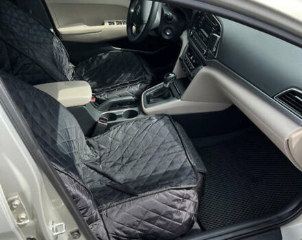 Серый Хендай Элантра, объемом двигателя 2 л и пробегом 135 тыс. км за 12300 $, фото 10 на Automoto.ua