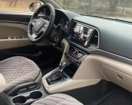 Серый Хендай Элантра, объемом двигателя 2 л и пробегом 205 тыс. км за 11100 $, фото 3 на Automoto.ua