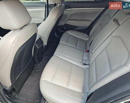 Серый Хендай Элантра, объемом двигателя 2 л и пробегом 165 тыс. км за 8500 $, фото 11 на Automoto.ua