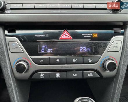 Сірий Хендай Елантра, об'ємом двигуна 2 л та пробігом 148 тис. км за 9900 $, фото 16 на Automoto.ua