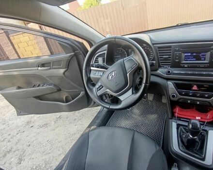 Сірий Хендай Елантра, об'ємом двигуна 1.6 л та пробігом 208 тис. км за 10700 $, фото 6 на Automoto.ua