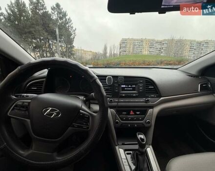 Серый Хендай Элантра, объемом двигателя 2 л и пробегом 228 тыс. км за 10800 $, фото 9 на Automoto.ua