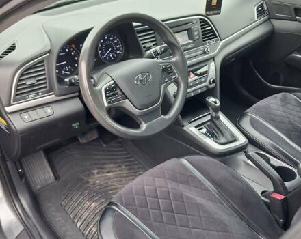 Хендай Элантра 2017 в Кропивницком (Кировограде) на Automoto.ua Серый Хендай Элантра, объемом двигателя 2 л и пробегом 177 тыс. км за 10900 $, фото 5 на Automoto.ua