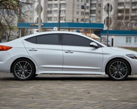 Серый Хендай Элантра, объемом двигателя 1.6 л и пробегом 145 тыс. км за 12500 $, фото 3 на Automoto.ua