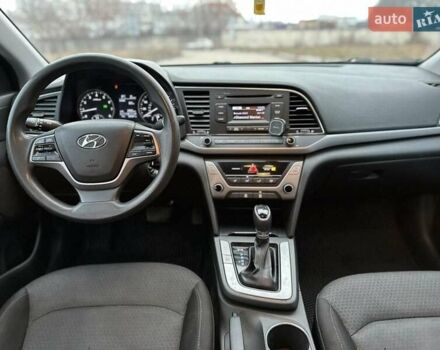 Серый Хендай Элантра, объемом двигателя 2 л и пробегом 175 тыс. км за 11200 $, фото 9 на Automoto.ua