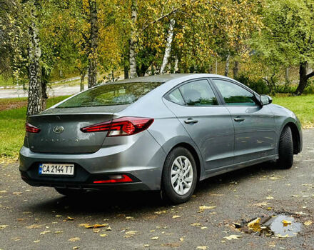 Серый Хендай Элантра, объемом двигателя 2 л и пробегом 142 тыс. км за 13000 $, фото 3 на Automoto.ua
