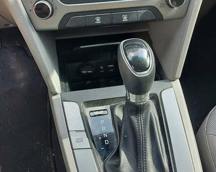 Серый Хендай Элантра, объемом двигателя 2 л и пробегом 156 тыс. км за 12400 $, фото 2 на Automoto.ua