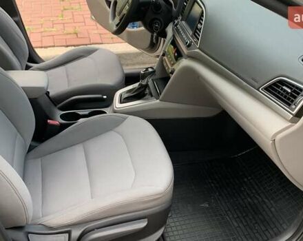 Сірий Хендай Елантра, об'ємом двигуна 2 л та пробігом 165 тис. км за 10700 $, фото 22 на Automoto.ua