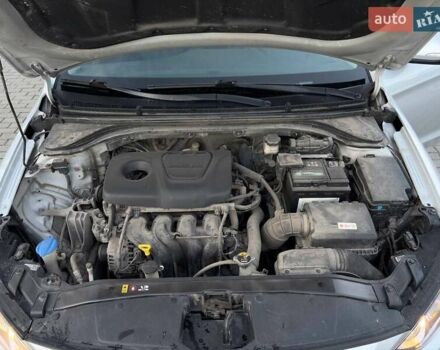 Сірий Хендай Елантра, об'ємом двигуна 1.59 л та пробігом 140 тис. км за 12000 $, фото 10 на Automoto.ua