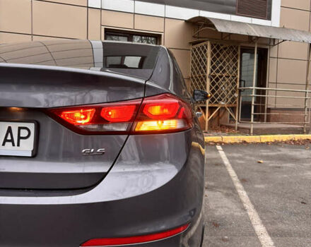 Серый Хендай Элантра, объемом двигателя 1.6 л и пробегом 111 тыс. км за 11900 $, фото 3 на Automoto.ua