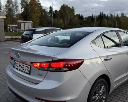 Сірий Хендай Елантра, об'ємом двигуна 1.59 л та пробігом 140 тис. км за 12000 $, фото 3 на Automoto.ua