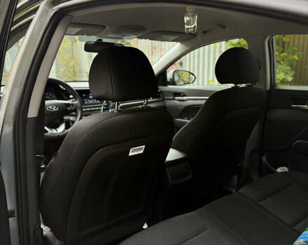 Серый Хендай Элантра, объемом двигателя 2 л и пробегом 142 тыс. км за 13000 $, фото 4 на Automoto.ua