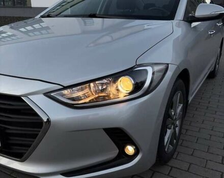Сірий Хендай Елантра, об'ємом двигуна 1.59 л та пробігом 140 тис. км за 12000 $, фото 9 на Automoto.ua