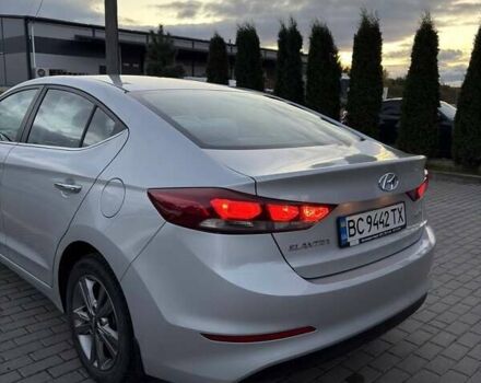 Сірий Хендай Елантра, об'ємом двигуна 1.59 л та пробігом 140 тис. км за 12000 $, фото 5 на Automoto.ua