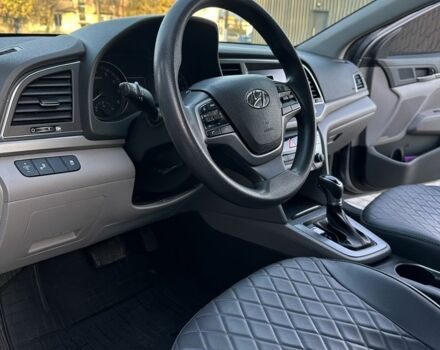 Сірий Хендай Елантра, об'ємом двигуна 2 л та пробігом 160 тис. км за 12800 $, фото 4 на Automoto.ua