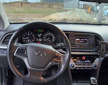 Сірий Хендай Елантра, об'ємом двигуна 1.59 л та пробігом 140 тис. км за 12000 $, фото 11 на Automoto.ua