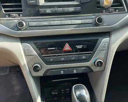 Серый Хендай Элантра, объемом двигателя 2 л и пробегом 156 тыс. км за 12400 $, фото 1 на Automoto.ua