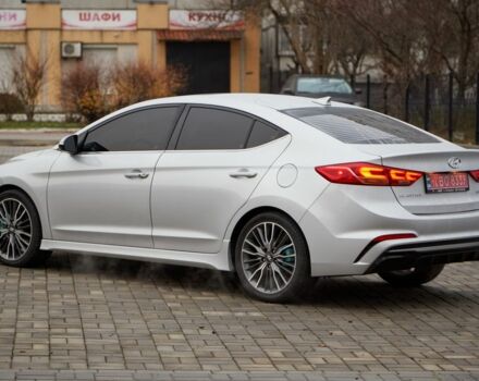 Серый Хендай Элантра, объемом двигателя 1.6 л и пробегом 145 тыс. км за 12500 $, фото 5 на Automoto.ua