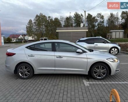 Сірий Хендай Елантра, об'ємом двигуна 1.59 л та пробігом 140 тис. км за 12000 $, фото 2 на Automoto.ua