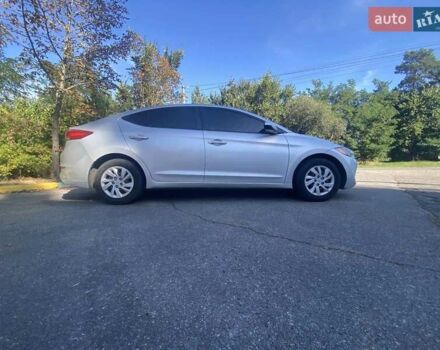 Серый Хендай Элантра, объемом двигателя 2 л и пробегом 350 тыс. км за 10000 $, фото 3 на Automoto.ua