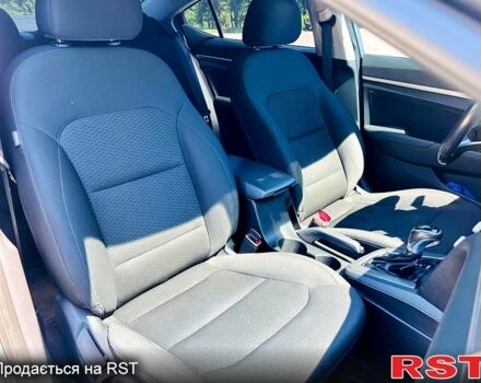 Сірий Хендай Елантра, об'ємом двигуна 2 л та пробігом 106 тис. км за 11999 $, фото 10 на Automoto.ua