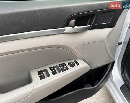 Серый Хендай Элантра, объемом двигателя 2 л и пробегом 132 тыс. км за 12700 $, фото 32 на Automoto.ua