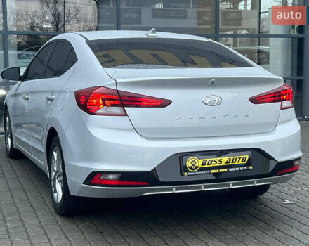 Серый Хендай Элантра, объемом двигателя 2 л и пробегом 62 тыс. км за 14800 $, фото 4 на Automoto.ua