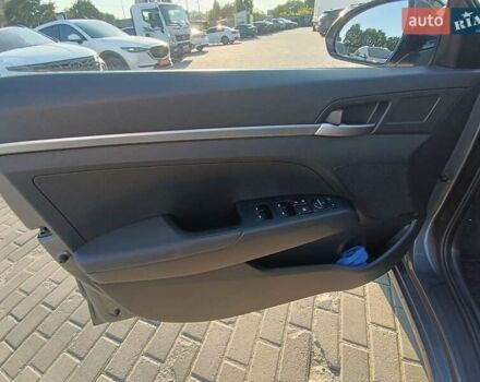 Сірий Хендай Елантра, об'ємом двигуна 1.59 л та пробігом 118 тис. км за 14950 $, фото 11 на Automoto.ua