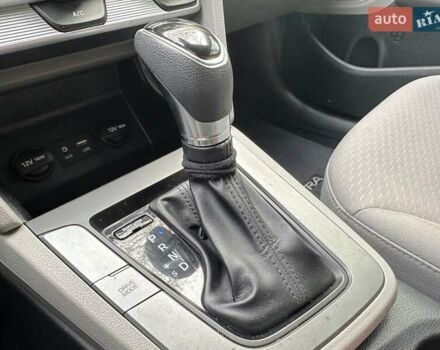 Серый Хендай Элантра, объемом двигателя 2 л и пробегом 132 тыс. км за 12700 $, фото 8 на Automoto.ua