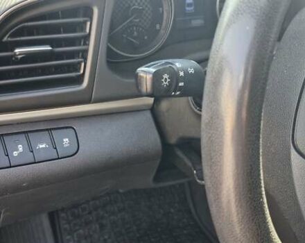 Серый Хендай Элантра, объемом двигателя 2 л и пробегом 90 тыс. км за 15000 $, фото 5 на Automoto.ua